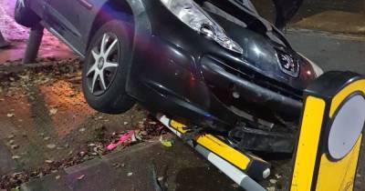 Suspect drink driver crashed into traffic signpost in Salford - www.manchestereveningnews.co.uk
