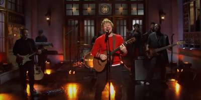 Ed Sheeran Performs 'Overpass Graffiti' & 'Shivers' on 'SNL' - www.justjared.com