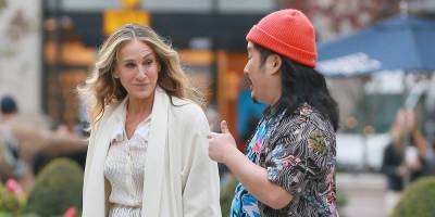 Sarah Jessica Parker Shoots 'And Just Like That...' With Bobby Lee in NYC - www.justjared.com - New York - county Lee