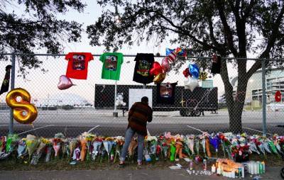 Astroworld attendees return to festival site to mourn victims - www.nme.com - Texas