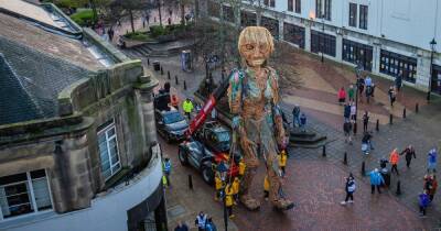 Giant puppet Storm visits Falkirk to raise environmental consciousness - www.dailyrecord.co.uk