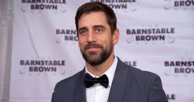 Aaron Rodgers’ COVID-19 Vaccine Controversy: Everything to Know - www.usmagazine.com