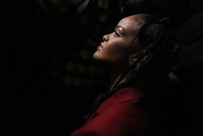 Rihanna Proudly Supports A$AP Rocky From Front Row Of Concert - etcanada.com - California - county Long