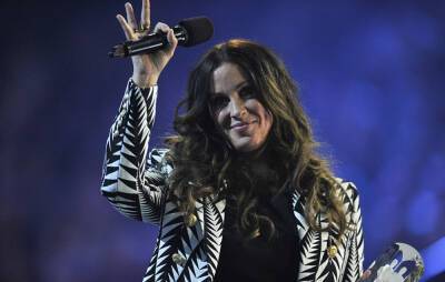 Alanis Morissette is making a sitcom inspired by her life - www.nme.com