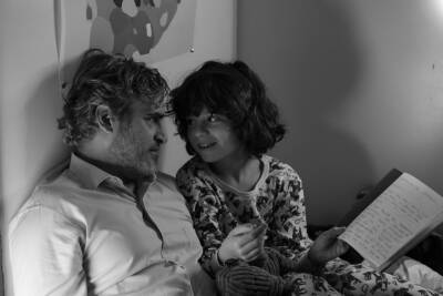 Joaquin Phoenix Seeks A Family Connection In Stunning New Black And White Trailer For ‘C’mon C’mon’ - etcanada.com