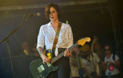 Brody Dalle sentenced to 60 hours community service for contempt - www.nme.com - Los Angeles