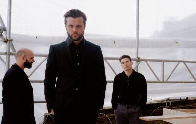 White Lies contemplate space on new track ‘I Don’t Want To Go To Mars’ - www.nme.com