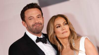 How Jennifer Lopez and Ben Affleck Plan to Spend the Holidays - www.etonline.com