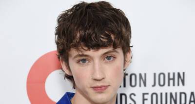 Troye Sivan's Performance Got Shut Down By the City - Find Out Why! - www.justjared.com