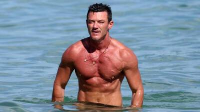 Luke Evans shows off ripped abs on the beach in Miami - www.foxnews.com - Miami - Florida - county Evans