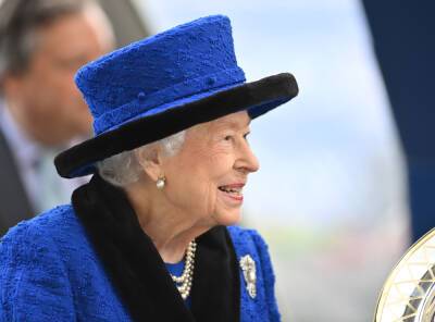 Queen Elizabeth Gets Go-Ahead To Host Pre-Holiday Gathering - etcanada.com - city Sandringham