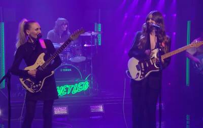 Wet Leg make US TV debut with ‘Chaise Longue’ on ‘Seth Meyers’ - www.nme.com - USA