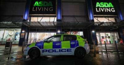 Arrest after reports of man with gun at shopping centre - www.manchestereveningnews.co.uk - Manchester