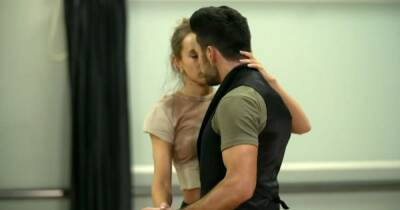 Giovanni Pernice - Shirley Ballas - Strictly's Rose Ayling-Ellis gets super close to 'sweaty' Giovanni in rehearsals after 'leap of faith' - manchestereveningnews.co.uk - USA