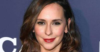 Jennifer Love Hewitt - Jennifer Love Hewitt looks so different after huge hair transformation - msn.com