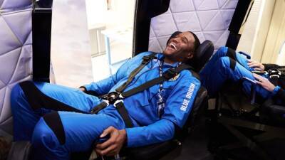 Michael Strahan Becomes First US Journalist to Travel to Space on Latest Blue Origin Mission: ‘Wow, Is All I Can Say’ (Video) - thewrap.com - USA - Texas