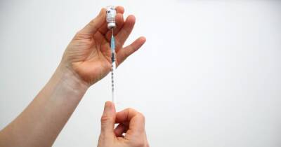 All over-30s to be offered booster as NHS continues Covid-19 vaccine roll-out - www.manchestereveningnews.co.uk
