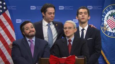 Pete Davidson - Kate Mackinnon - Cynthia Littleton - Anthony Fauci - ‘Saturday Night Live’ Cold Open Takes on Dr. Fauci, Omicron Fears and Cuomo Brothers’ Woes - variety.com - county Andrew