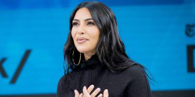 Kim Kardashian Hired a Musician To Wake Her Kids Up With Christmas Music Every Morning in December - www.justjared.com - Chicago