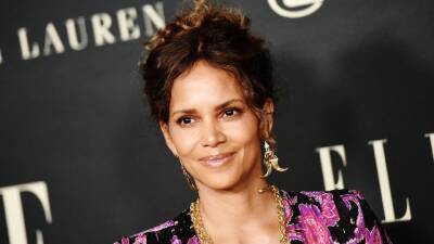 Halle Berry - Halle Berry Said This Cleansing Brush Is ‘Like Giving Your Face a Hug’ Gifted it to Everyone She Knew For Christmas - stylecaster.com