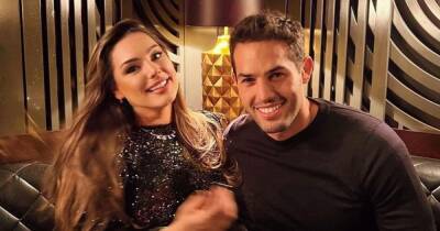 Kelly Brook makes home look festive ready with stunning rustic Christmas display - www.ok.co.uk