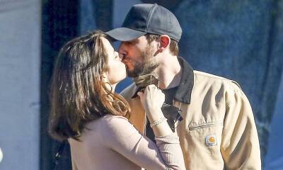 Ana De-Armas - Swipe right: Ana de Armas spotted kissing Tinder exec boyfriend Paul Boukadakis - us.hola.com - Los Angeles