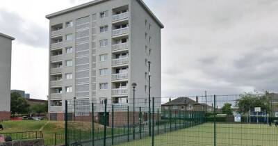 Death of 33-year-old man outside Glasgow flats is ‘not suspicious’ say police - www.dailyrecord.co.uk - Scotland
