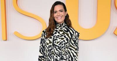 Mandy Moore! Justin Hartley! See What the Stars Wore to the ‘This Is Us’ Season 6 Premiere - www.usmagazine.com - Los Angeles