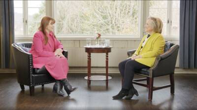 Hillary Clinton on Navigating Setbacks: ‘Take Criticism Seriously, Not Personally’ - www.glamour.com