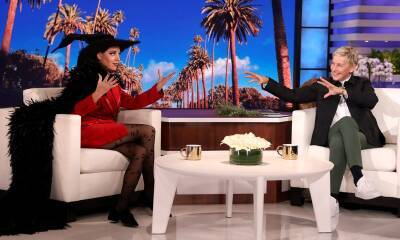 Aubrey Plaza dresses as hilarious Christmas Witch on Ellen DeGeneres Show - us.hola.com