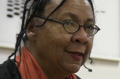 Bell hooks Dies: Feminist, Activist, Author & Scholar Was 69 - deadline.com - Britain - Kentucky - Wisconsin - county Santa Cruz