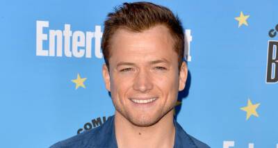 Taron Egerton Shows Off Ripped Abs in New Shirtless Selfie! - www.justjared.com