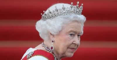 Queen Elizabeth Cancels Pre-Christmas Royal Family Lunch - www.justjared.com