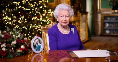 Queen Elizabeth II Cancels Annual Family Christmas Party Amid Recent COVID-19 Spikes - www.usmagazine.com
