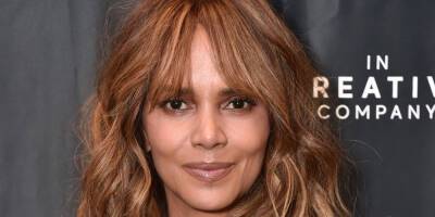 Halle Berry - Halle Berry to Receive SeeHer Award at Critics Choice Awards 2022 - justjared.com