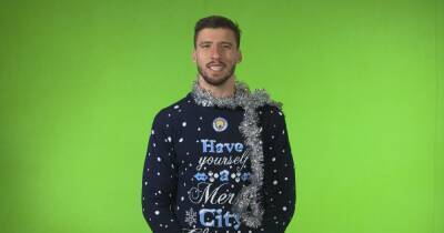 Man City players surprise local schools as part of Christmas charity drive - www.manchestereveningnews.co.uk - Manchester