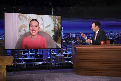 Scarlett Johansson - Scarlett Johansson Was ‘Starstruck’ Meeting Judge Judy, Impersonates Cher During ‘Tonight Show’ Appearance - etcanada.com