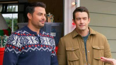 Jonathan Bennett and Robert Buckley Start a Brotherly Rivalry in Hallmark's 'Christmas House 2' (Exclusive) - www.etonline.com