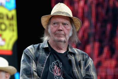 Neil Young Won’t Return To Touring Until COVID Is ‘Beat’ - etcanada.com