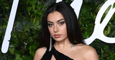‘Saturday Night Live’ to Close 2021 With ‘Limited Cast,’ Canceling Charli XCX Performance Amid COVID-19 Concerns - www.usmagazine.com - New York