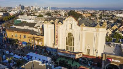 San Francisco Goes Green As ‘The Matrix Resurrections’ Makes U.S. Premiere - deadline.com - San Francisco - city San Francisco