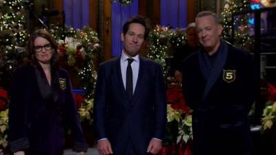 'SNL': Tom Hanks & Tina Fey Induct Paul Rudd Into the 5-Timers Club In Unique COVID-Safe Intro - www.etonline.com