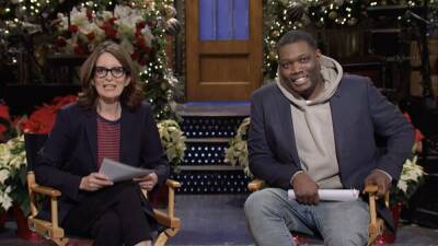 ‘SNL’: Tina Fey and Michael Che Perform Weekend Update for an Audience of 3 (Video) - thewrap.com