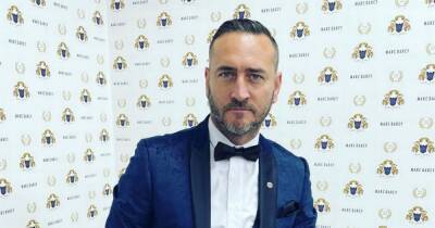 Will Mellor leaves little to the imagination as he shows off bum in cheeky hotel room snap - www.ok.co.uk - Manchester