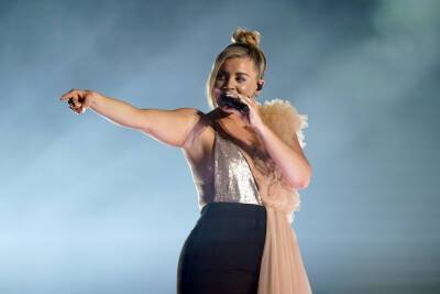 Lauren Alaina Overcome With Emotion When Trisha Yearwood Invites Her To Join The Grand Ole Opry - etcanada.com - Nashville