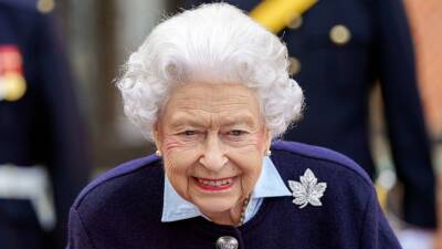 Queen Elizabeth II to skip Christmas trip amid omicron surge - abcnews.go.com - Britain - city Sandringham