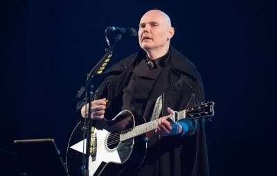 Billy Corgan plays set of Christmas songs with family after father’s death - www.nme.com