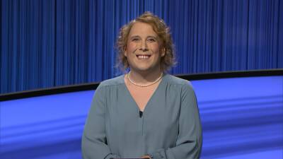‘Jeopardy!’ Champ Amy Schneider Returns To Bring Her Winning Streak Up To 14 Games - etcanada.com