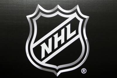 NHL Halts Schedule Amid Omicron Surge - deadline.com - USA