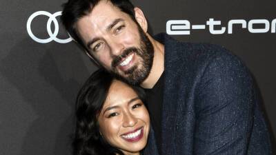 'Property Brothers' star Drew Scott and wife expecting first child: 'Cat's out of the bag' - www.foxnews.com